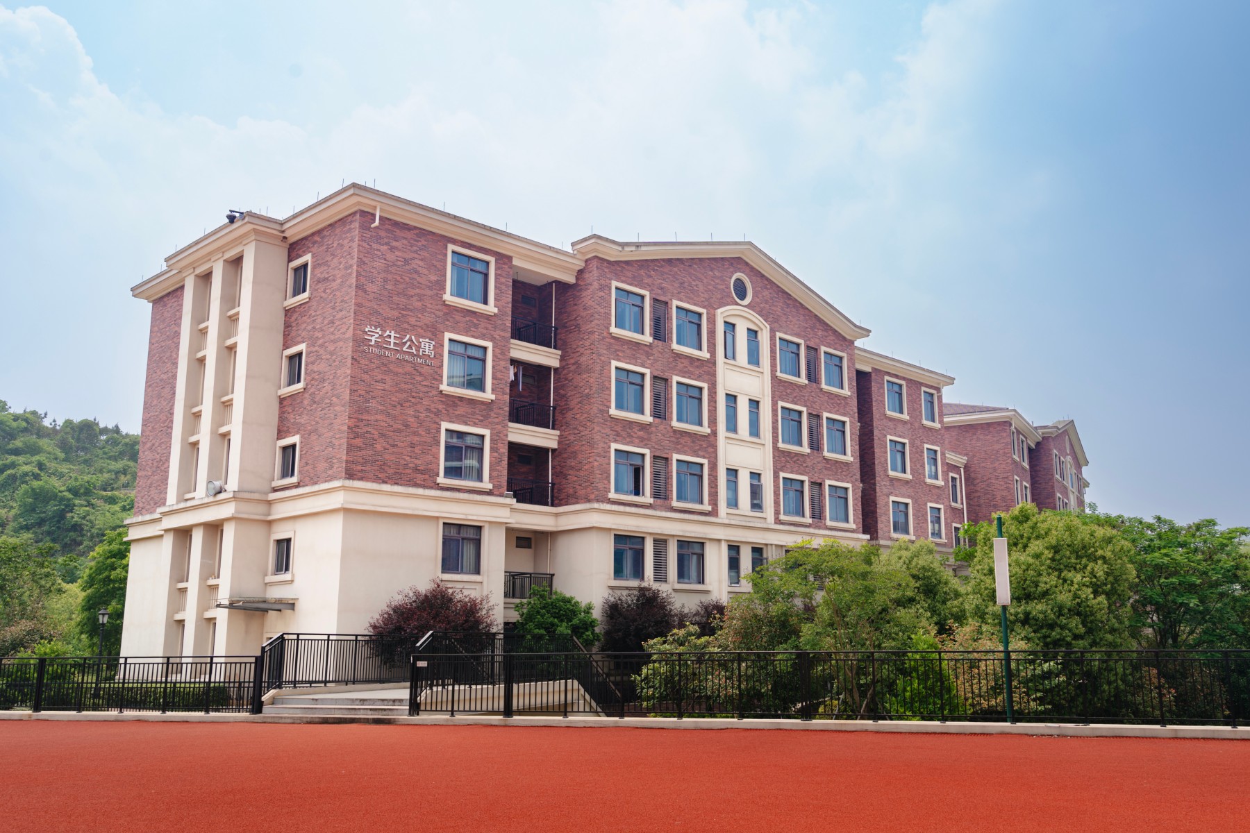 德清县华盛达外语学校学生公寓外观.jpg