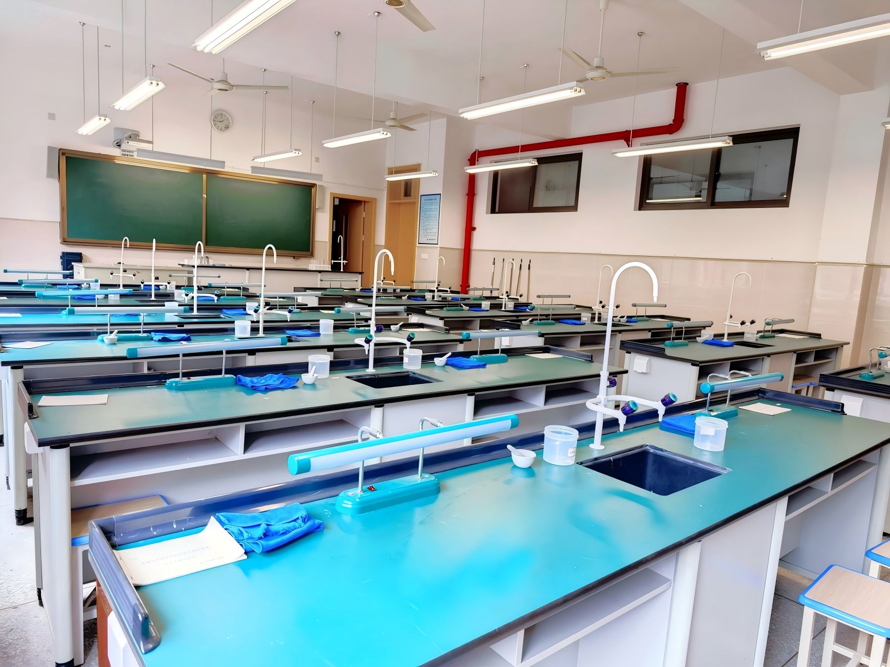 德清县华盛达外语学校实验室.jpg