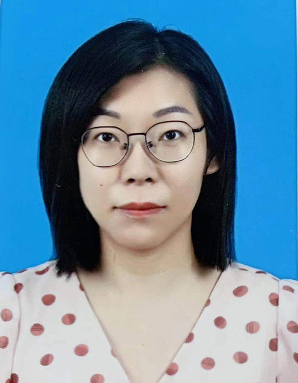 华盛达高中教师赵含笑.jpg