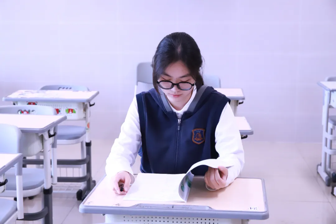 华盛达高中学子
