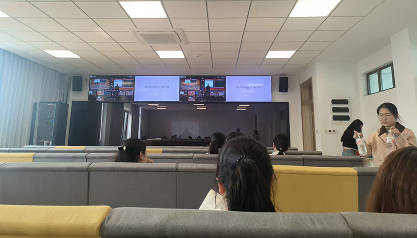 朱伊怡参加德高英语教研活动.jpg 朱伊怡参加德高英语教研活动.jpg