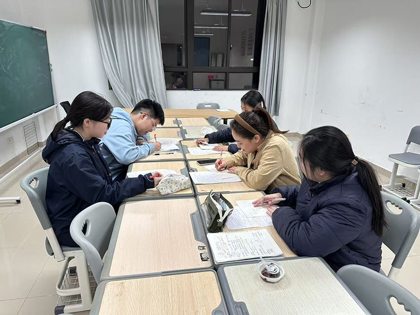 辅导1.jpg 辅导1.jpg