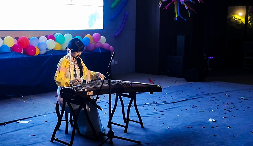 古筝.jpg 古筝.jpg